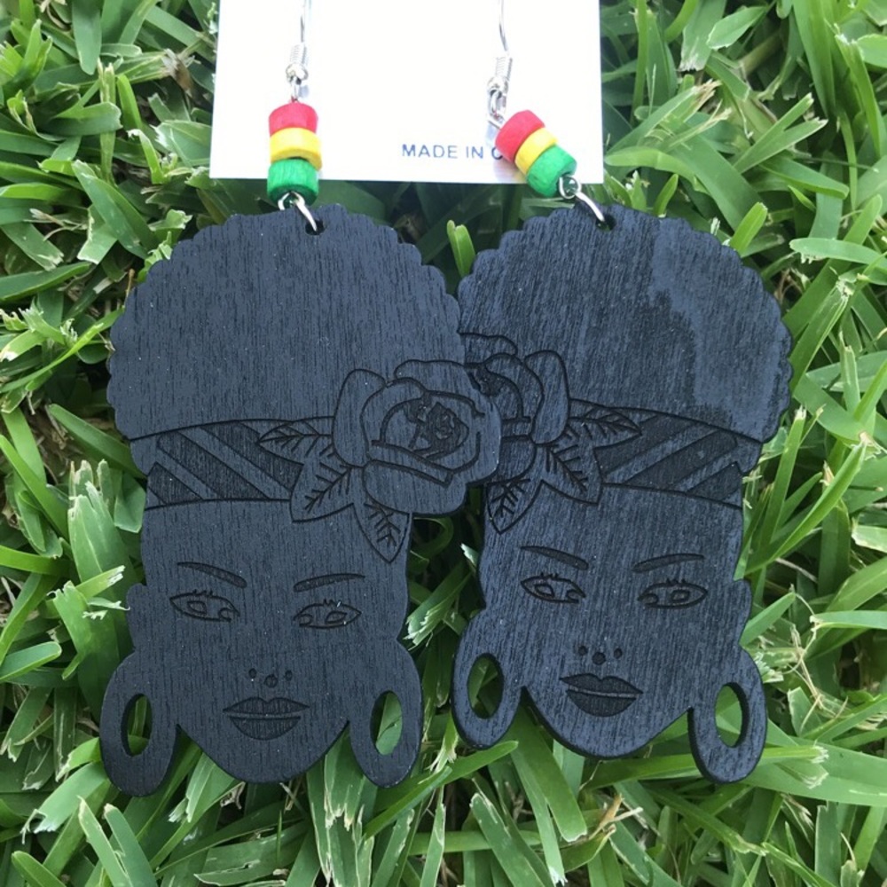 Queen earring - Picture 2 of 3